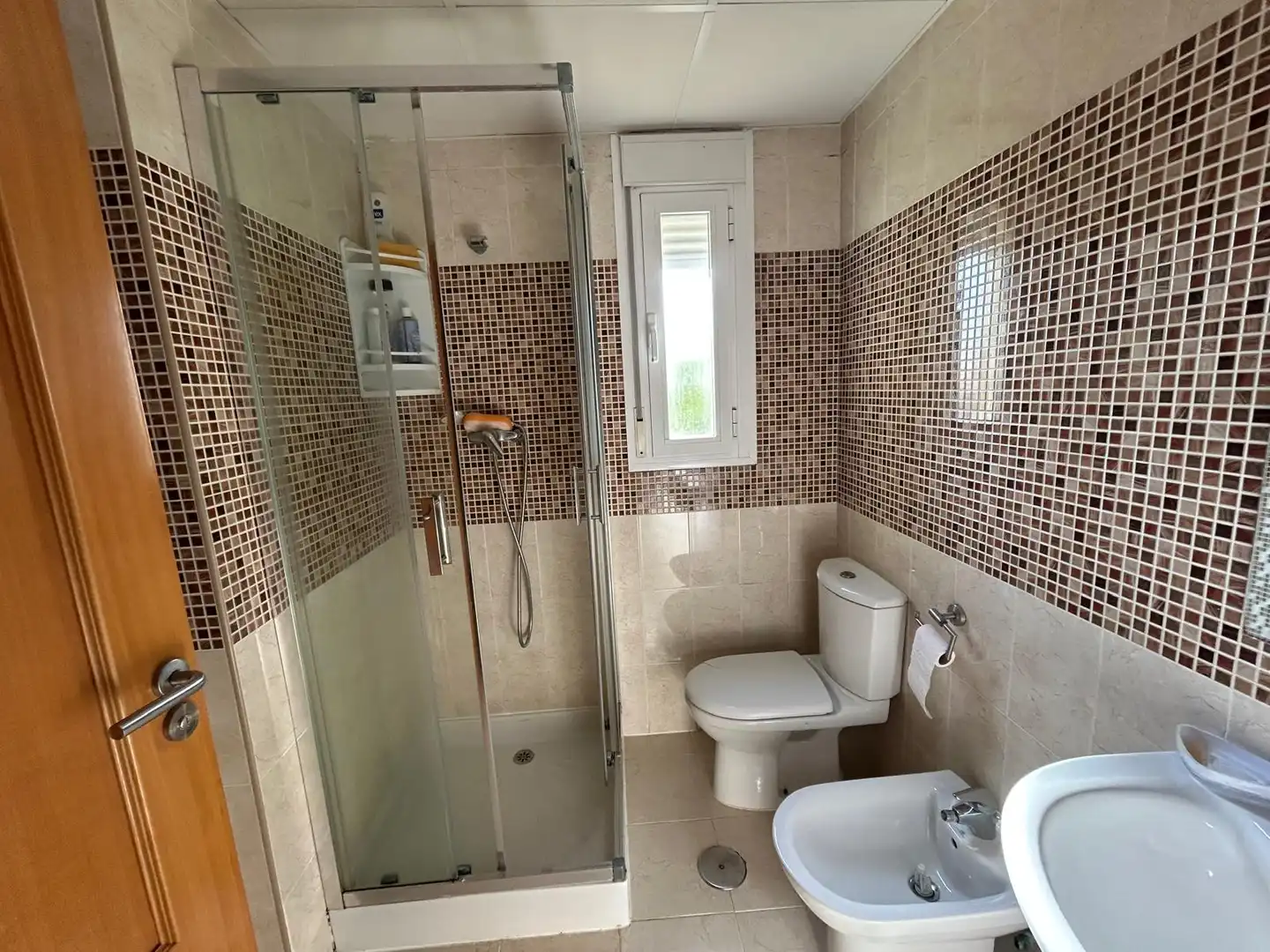 Baño de Casa adosada en venta en Poblete con Aire acondicionado, Calefacción y Jardín privado