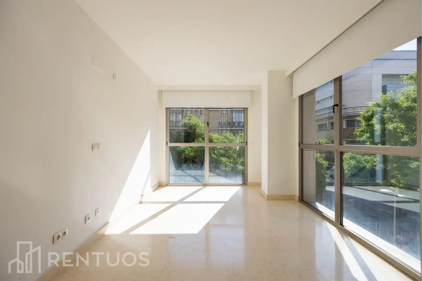 Wohnzimmer von Wohnung zur Miete in Madrid mit Klimaanlage, Parkett und Gemeinschaftspool