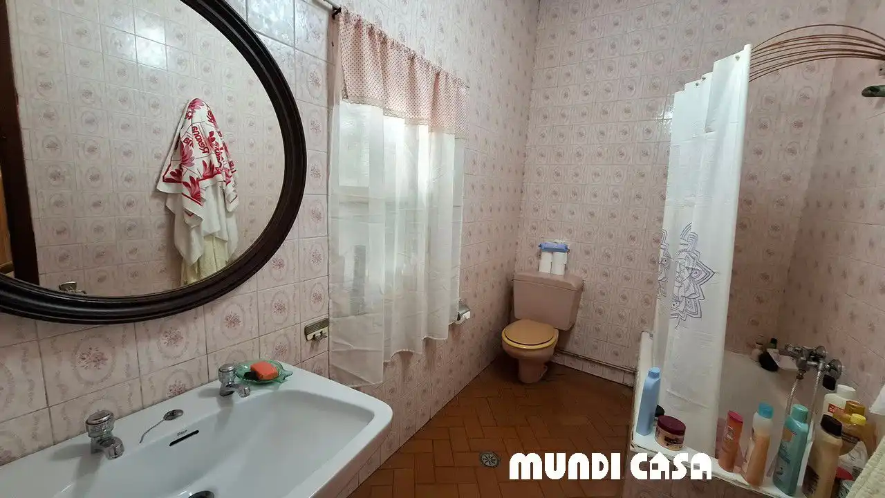 Bathroom of Houses for sale in A Pobra do Caramiñal
