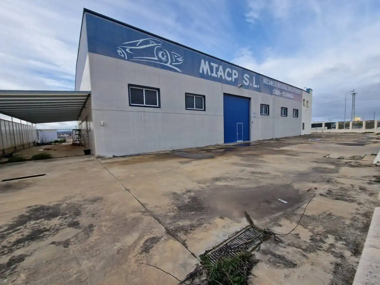 Exterior view of Industrial buildings for sale in Coria