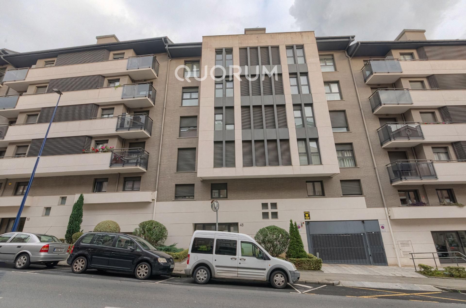 Vista exterior de Apartament en venda en Etxebarri amb Calefacció, Traster i Balcó