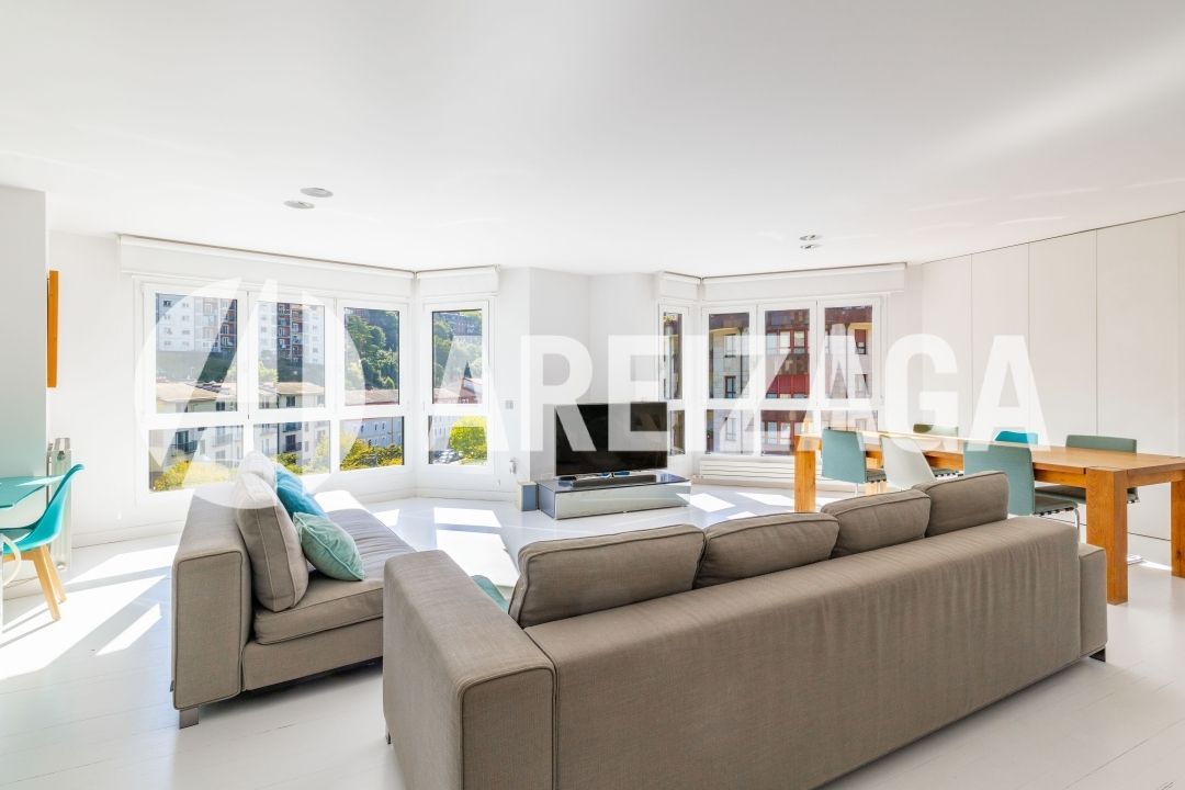 Sala de estar de Piso en venta en Donostia - San Sebastián  con Calefacción, Terraza y Balcón
