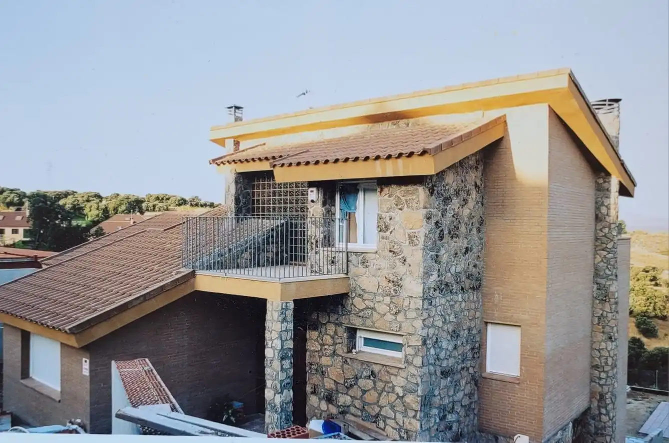 Vista exterior de Casa o xalet en venda en Venturada amb Aire condicionat, Calefacció i Jardí privat