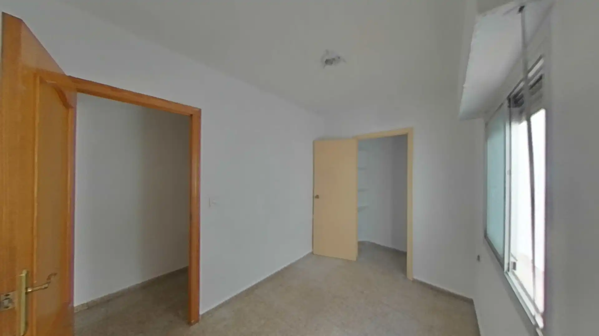 Piso en venta en Yátova con Balcón