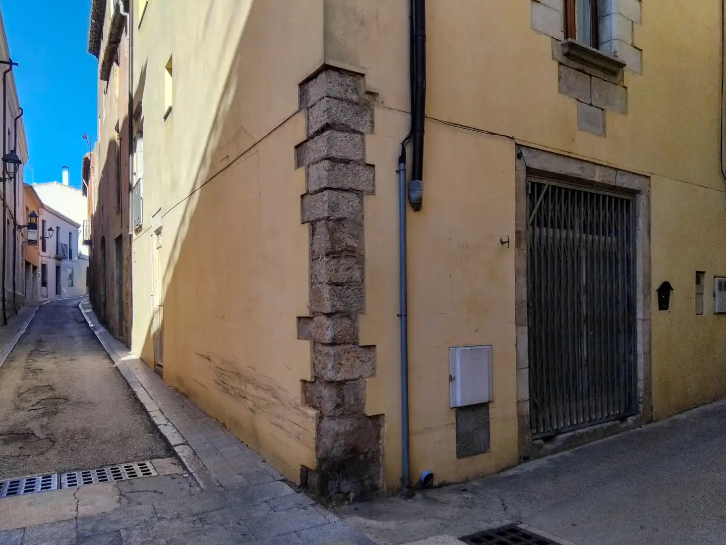 Außenansicht von Wohnung zum Verkauf in Torroella de Montgrí mit Alarm