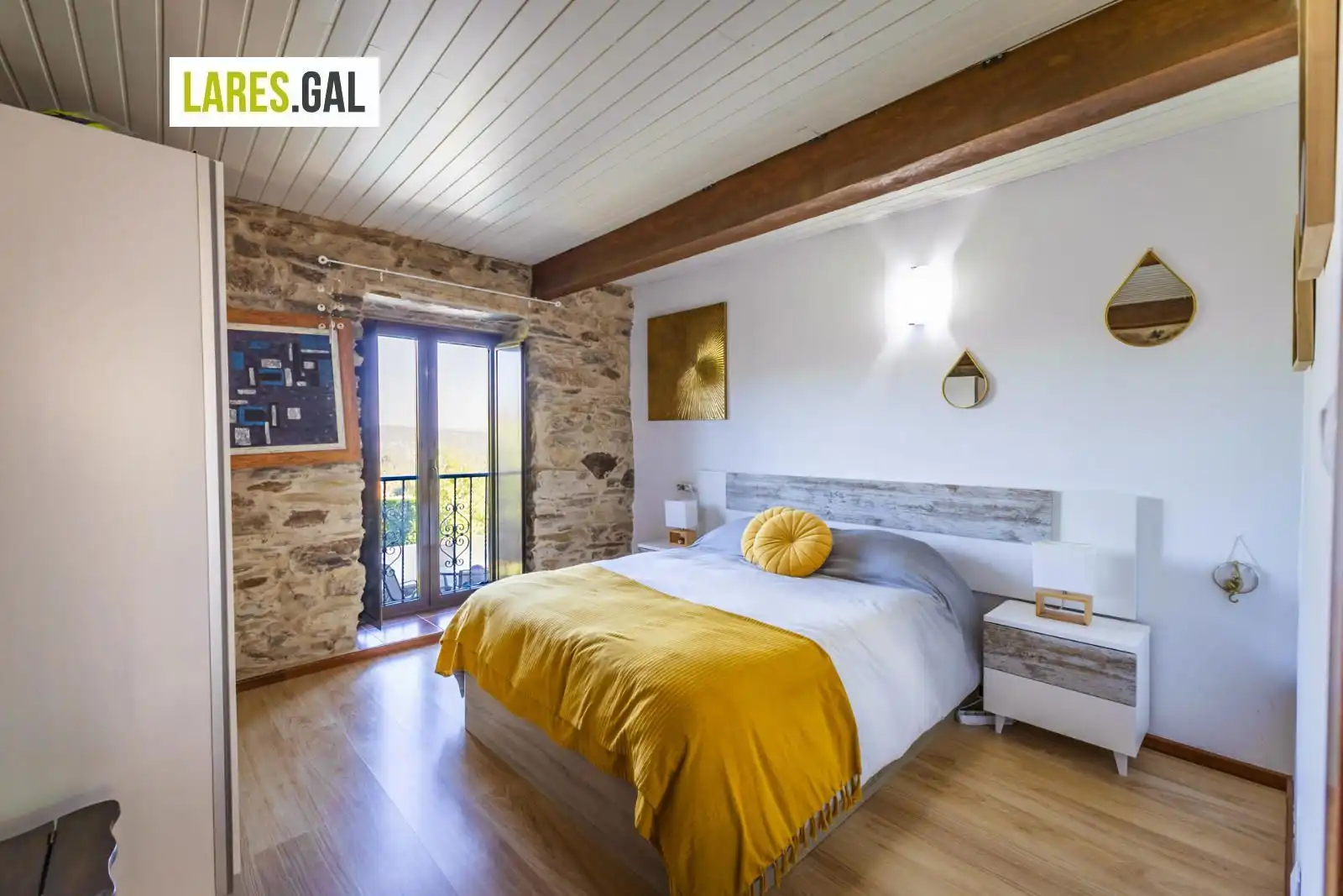 Dormitori de Casa o xalet en venda en Moaña amb Calefacció, Piscina i Moblat