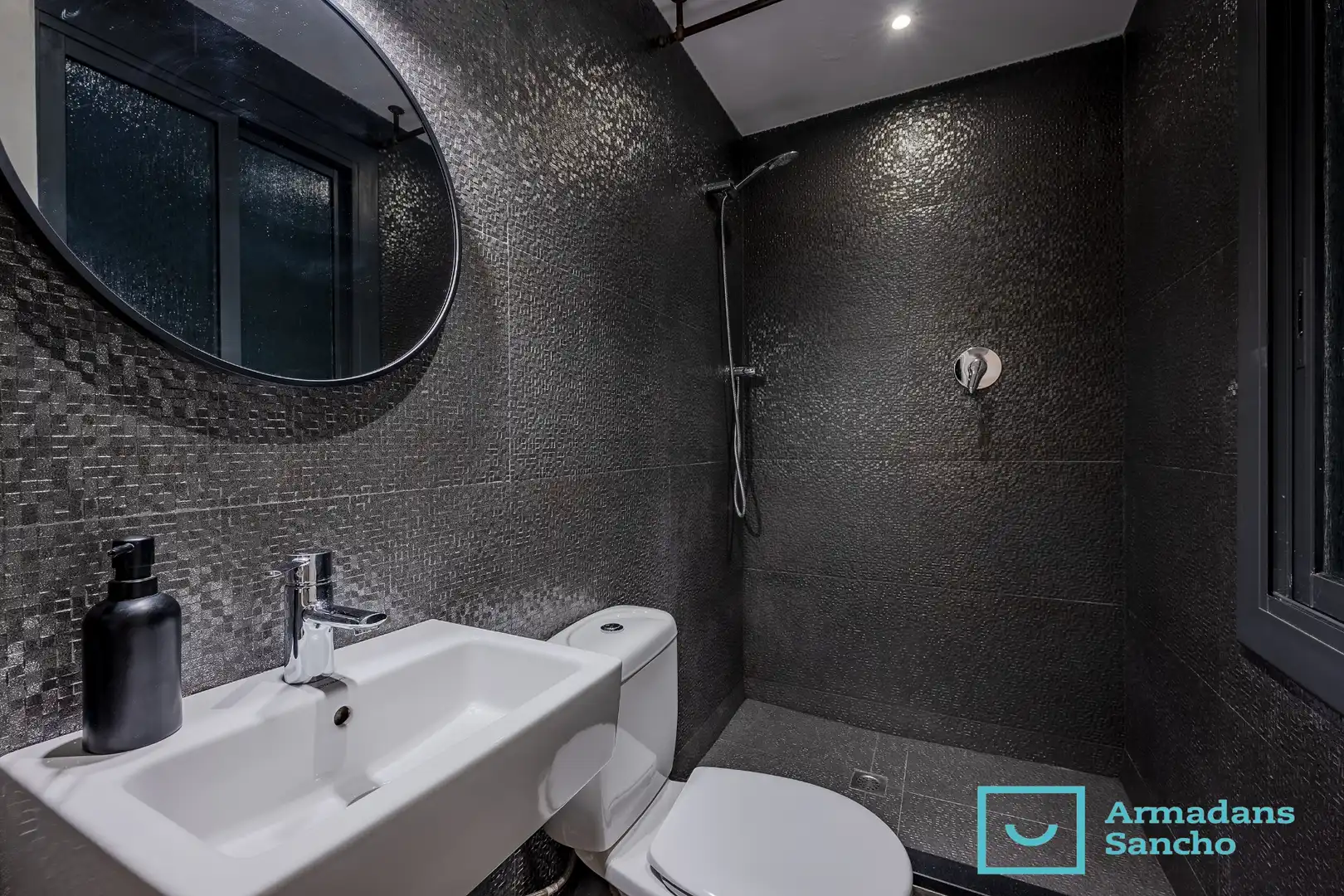 Bathroom of Ground floor for rent in Barcelona  with Private garden and Oven