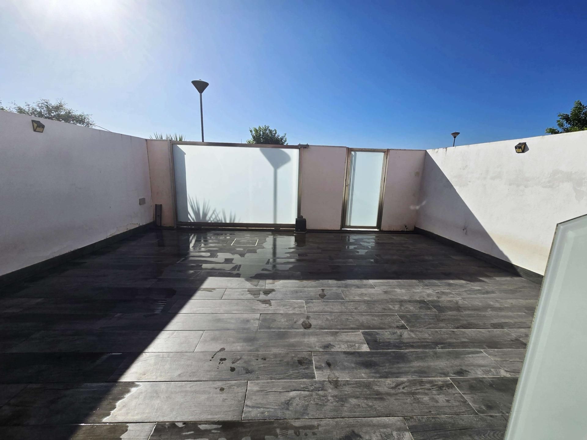 Terrassa de Casa adosada en venda en Huévar del Aljarafe amb Aire condicionat, Jardí privat i Terrassa