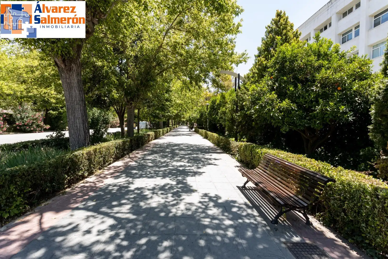 Außenansicht von Wohnung zum Verkauf in Granada mit Klimaanlage und Heizung