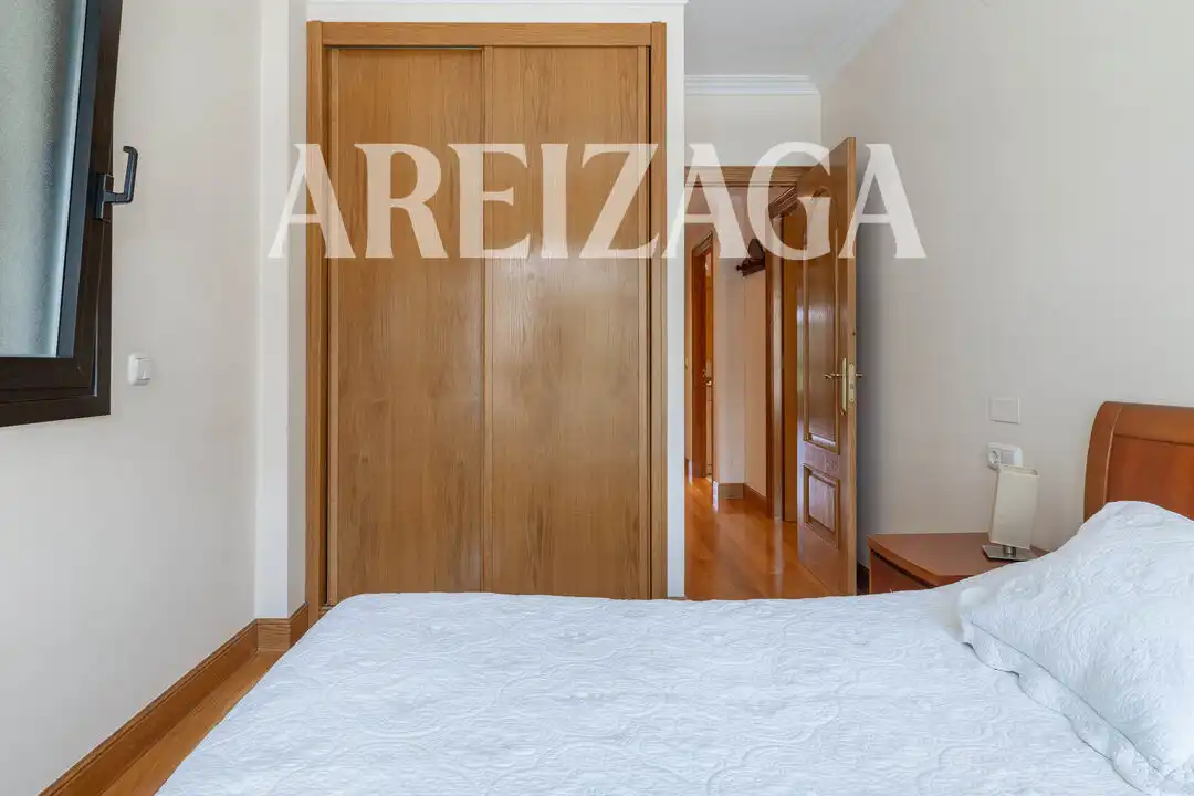 Dormitori de Pis en venda en Donostia - San Sebastián  amb Aire condicionat, Calefacció i Terrassa