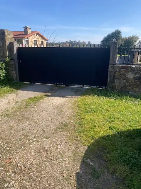 Parking de Casa o chalet en venta en Carballo con Calefacción, Jardín privado y Parquet