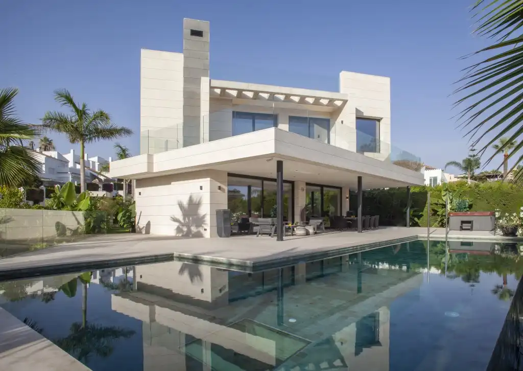 Chalet con piscina en venta en Nueva Andalucía