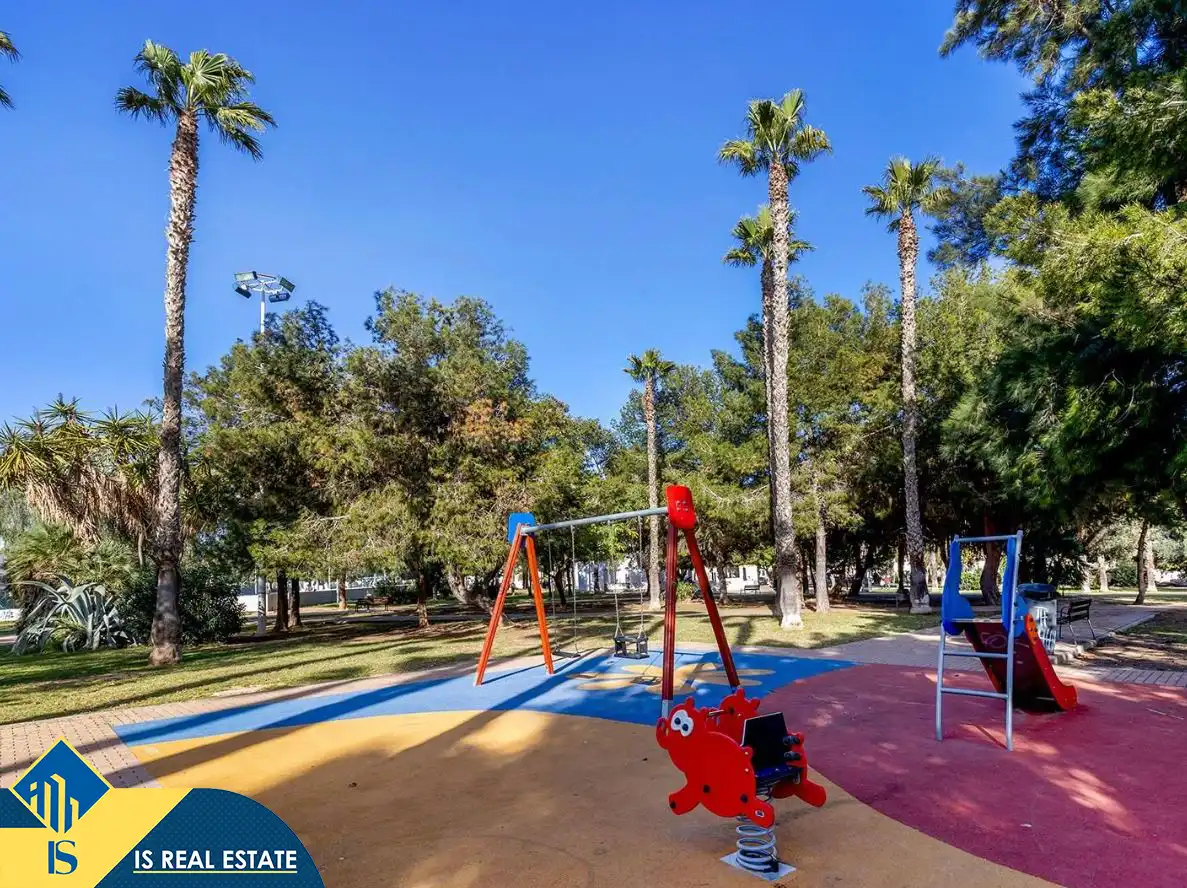 Außenansicht von Einfamilien-Reihenhaus zum Verkauf in Torrevieja mit Klimaanlage, Heizung und Privatgarten