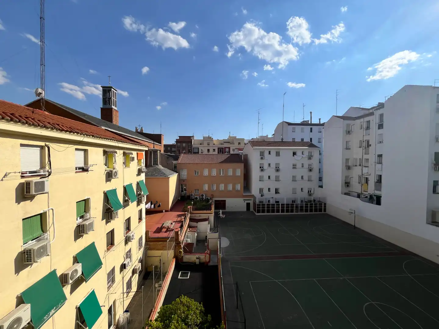 Vista exterior de Pis en venda en Madrid amb Aire condicionat, Calefacció i Parquet