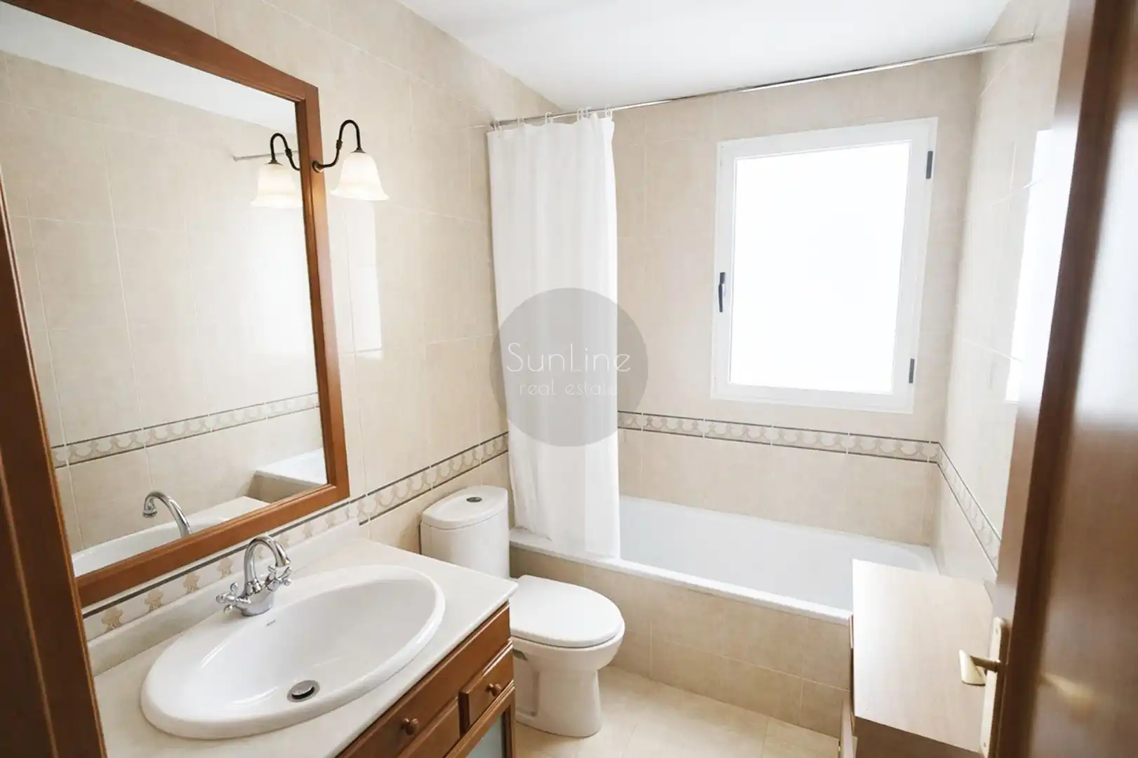Bathroom of Houses for sale in La Pobla de Vallbona  with Air Conditioner, Private garden and Terrace
