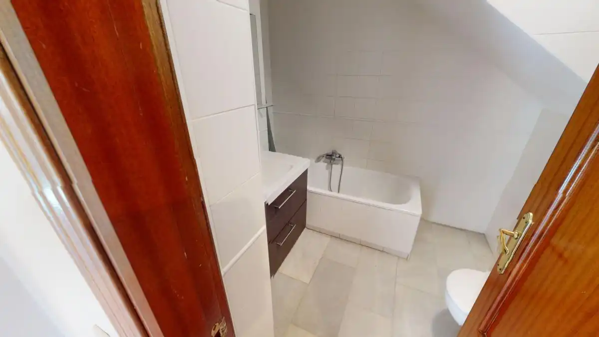 Bathroom of Flat for rent in Sevilla  with Air Conditioner, Heating and Terrace