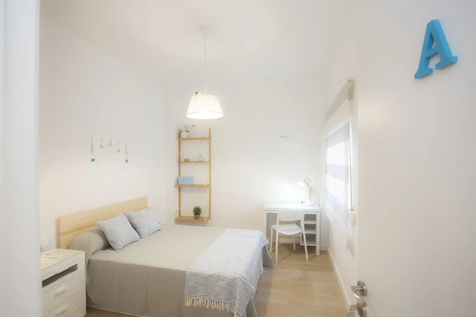 Bedroom of Flat for share in Valencia  with Air Conditioner, Parquet flooring and Furnished
