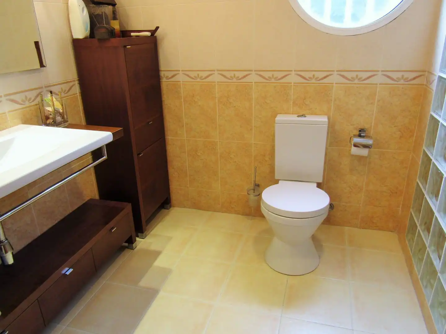 Baño de Casa o chalet de alquiler en San Antonio de Benagéber con Aire acondicionado, Calefacción y Jardín privado