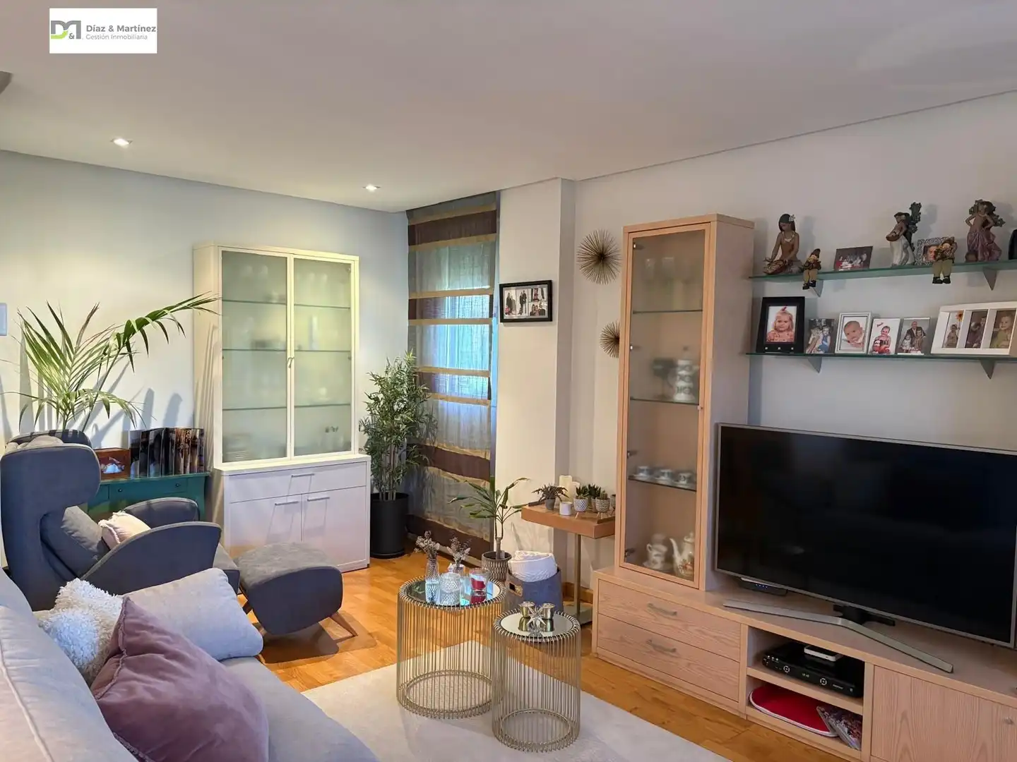 Sala de estar de Casa o chalet en venta en San Andrés del Rabanedo con Calefacción, Jardín privado y Parquet