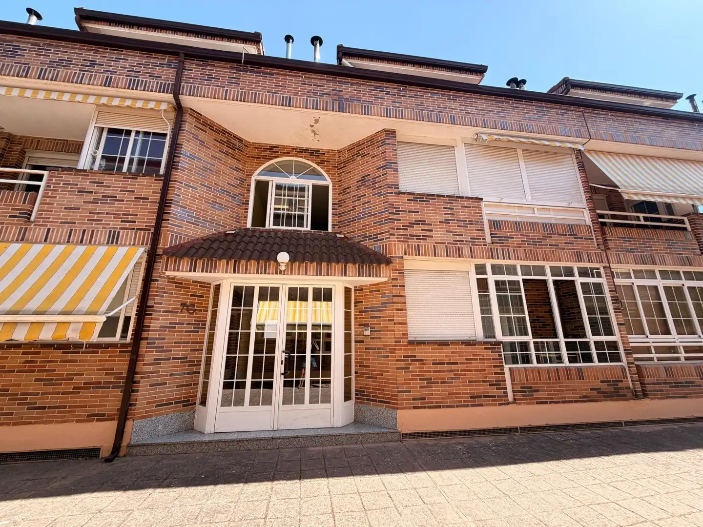 Vista exterior de Dúplex en venta en Collado Villalba con Calefacción, Parquet y Terraza