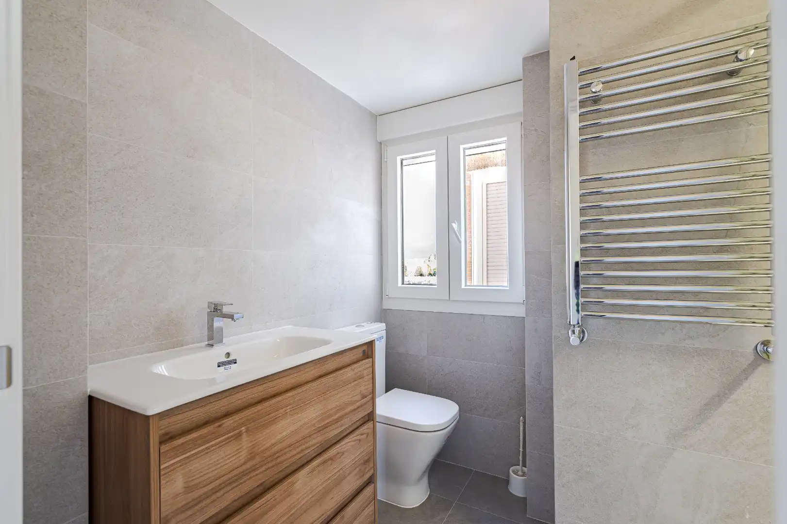 Badezimmer von Wohnung zum Verkauf in San Sebastián de los Reyes mit Klimaanlage und Heizung