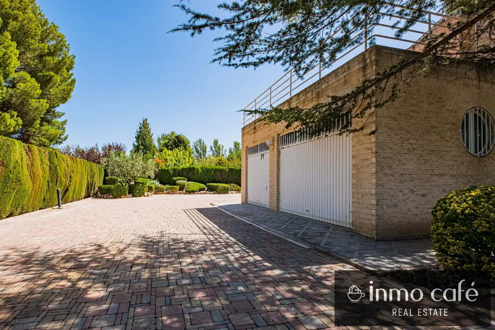 Vista exterior de Casa o xalet en venda en Villena amb Aire condicionat, Calefacció i Terrassa