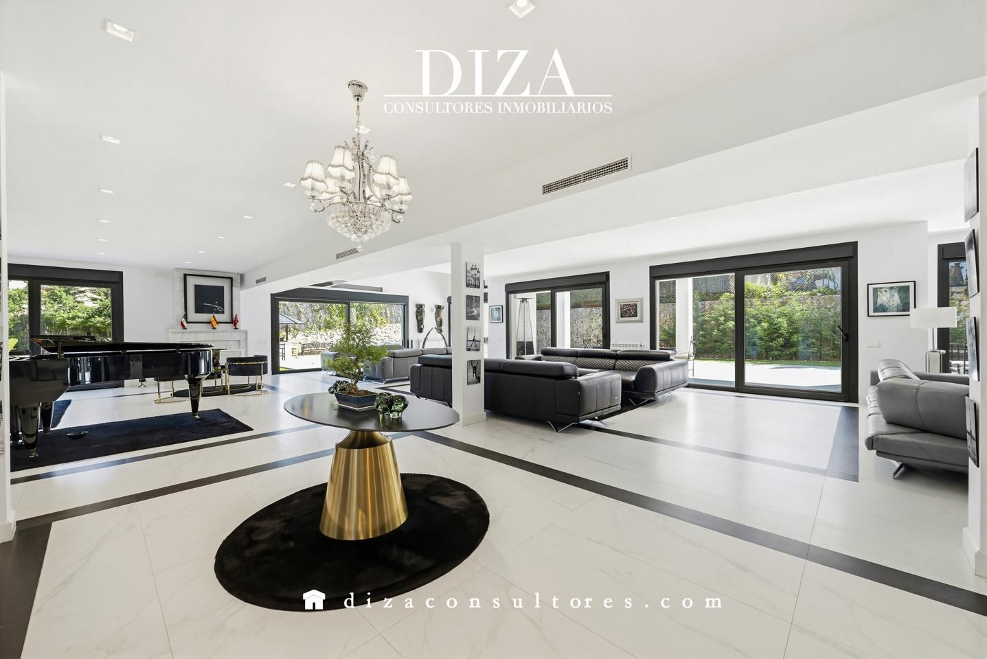 Sala d'estar de Casa o xalet de lloguer en  Madrid Capital amb Aire condicionat, Calefacció i Jardí privat