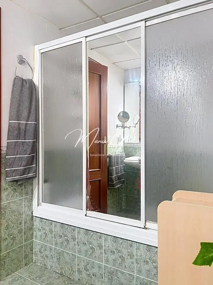 Badezimmer von Wohnung zum Verkauf in Lucena mit Klimaanlage, Heizung und Abstellraum
