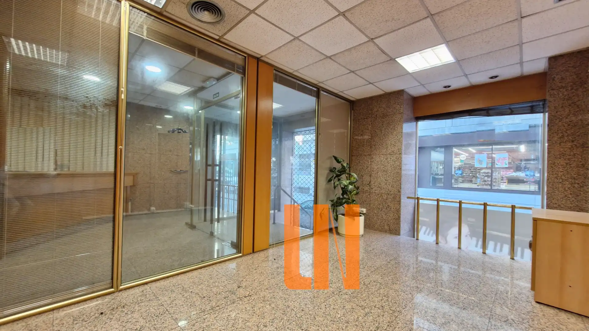 Local en venta en A Coruña Capital  con Aire acondicionado, Internet y Alarma
