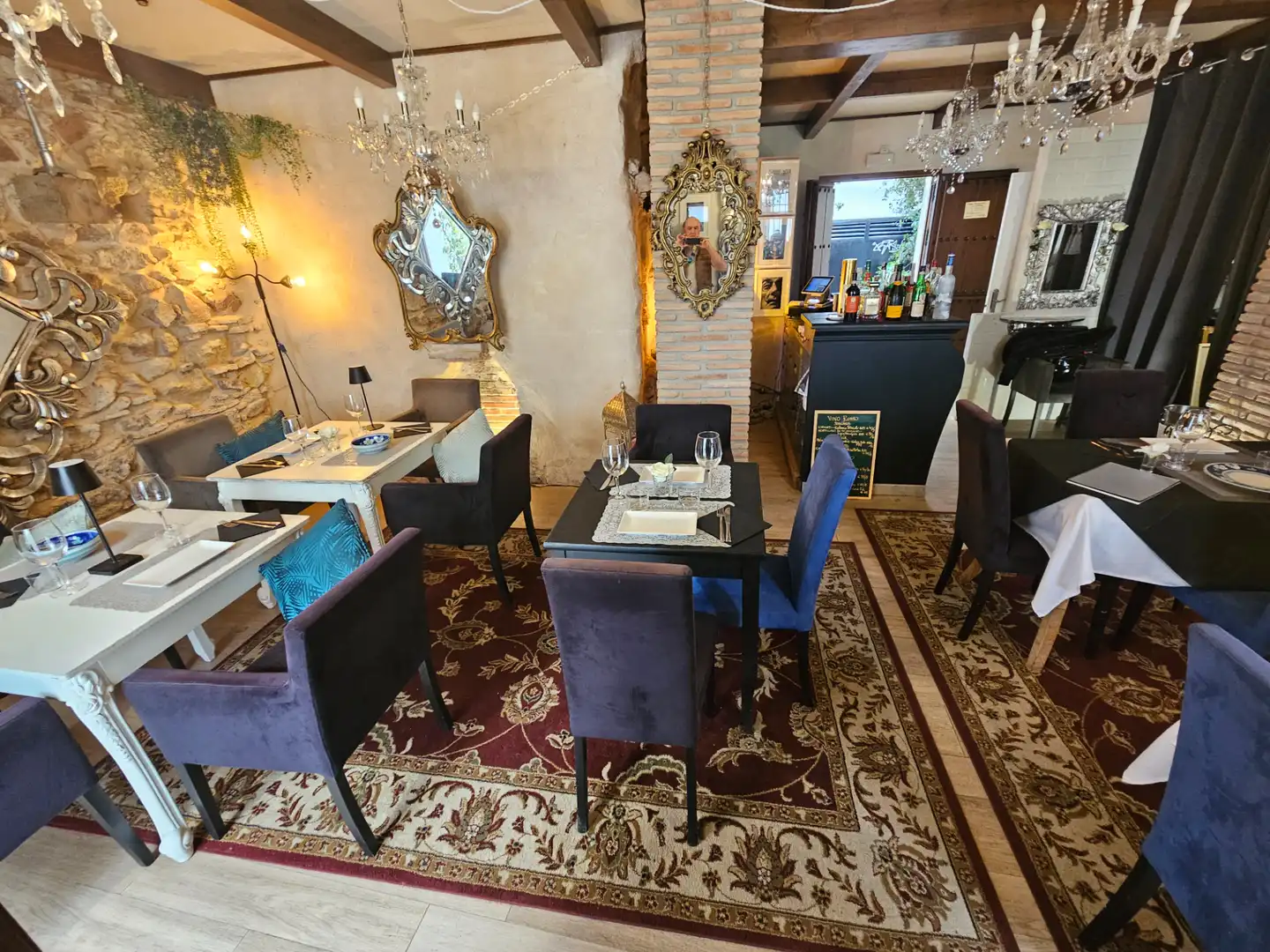 Esszimmer von Geschaftsraum zur ubertragung in Marbella mit Klimaanlage, Terrasse und Möbliert