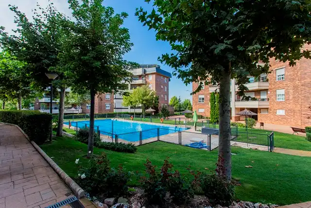Piscina de Pis en venda en Majadahonda amb Calefacció, Terrassa i Traster