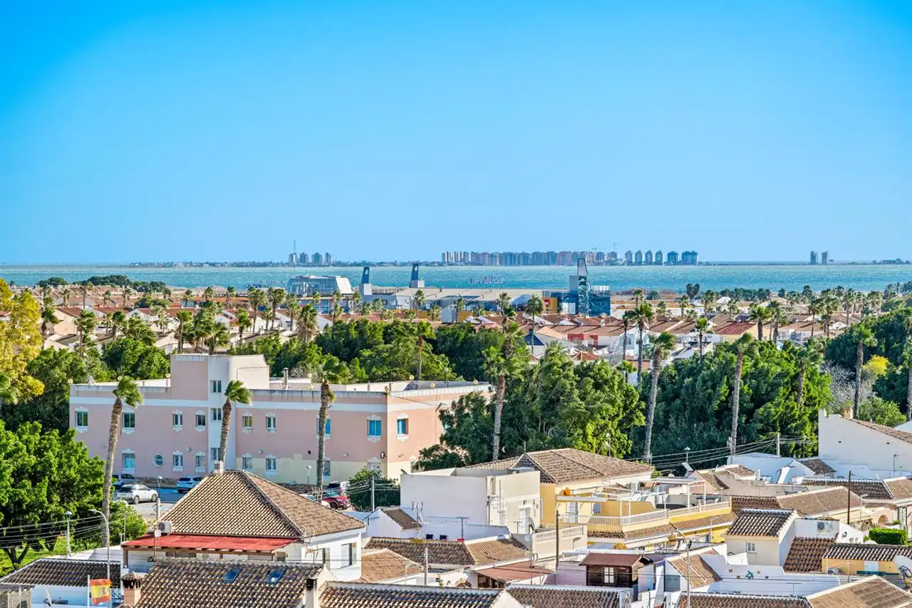 Vista exterior de Apartament en venda en Los Alcázares amb Piscina i Moblat