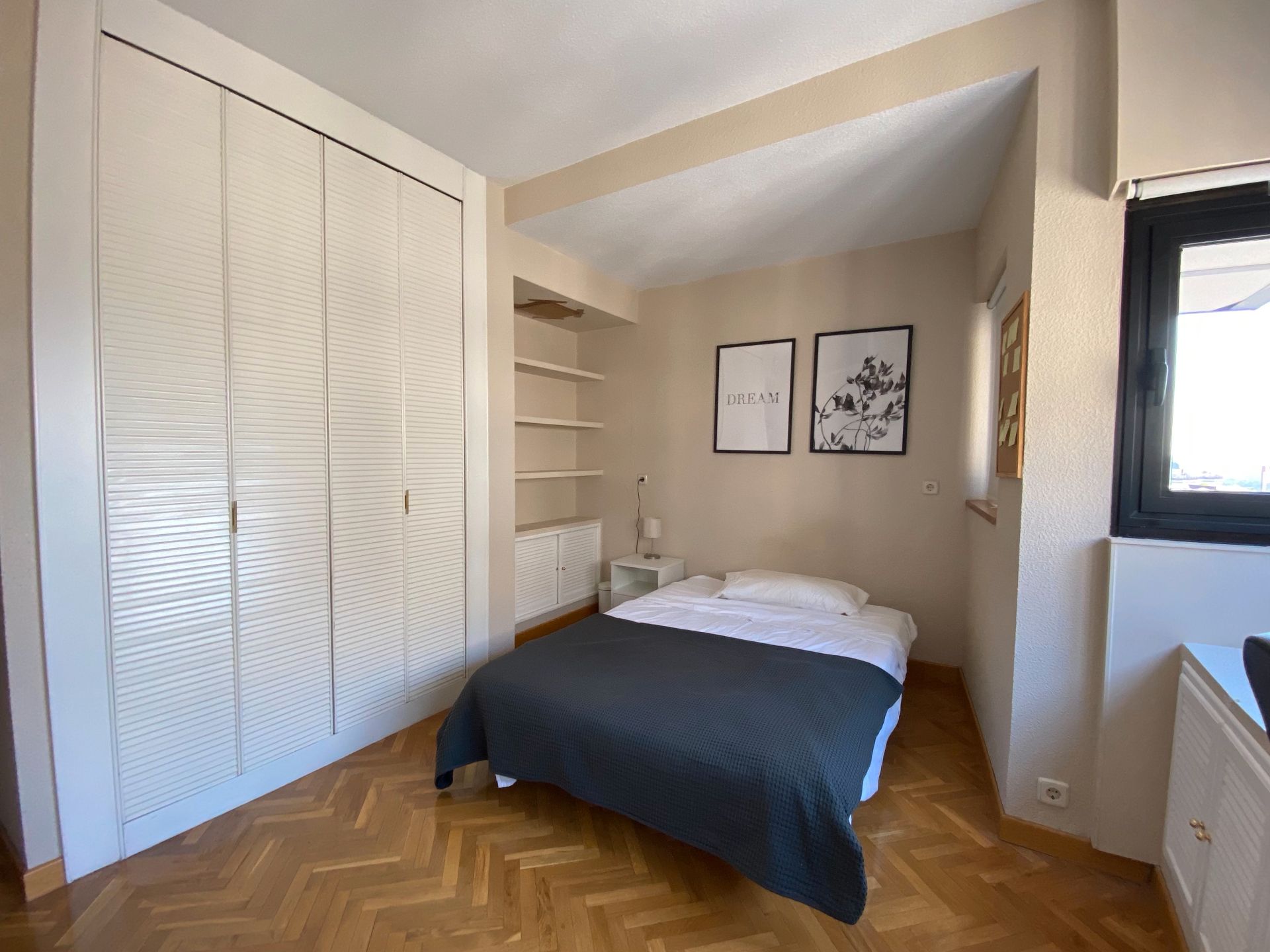 Habitación de Piso para compartir en  Madrid Capital con Aire acondicionado, Calefacción y Amueblado