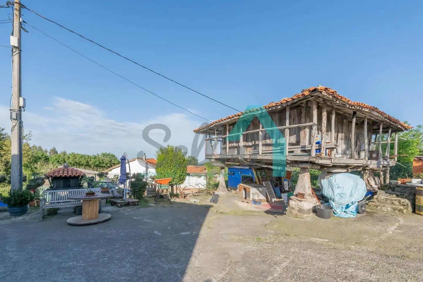 Vista exterior de Casa o xalet en venda en Castrillón amb Calefacció, Jardí privat i Parquet