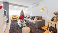 Living room of Flat for sale in  Madrid Capital  with Air Conditioner, Heating and Private garden