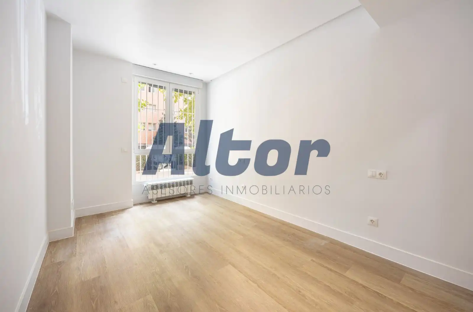 Bedroom of Flat for sale in Madrid  with Air Conditioner and Heating