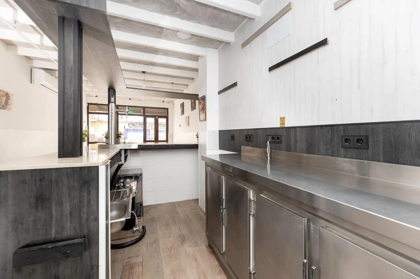 Cocina de Local en venta en Granada con Aire acondicionado y Amueblado