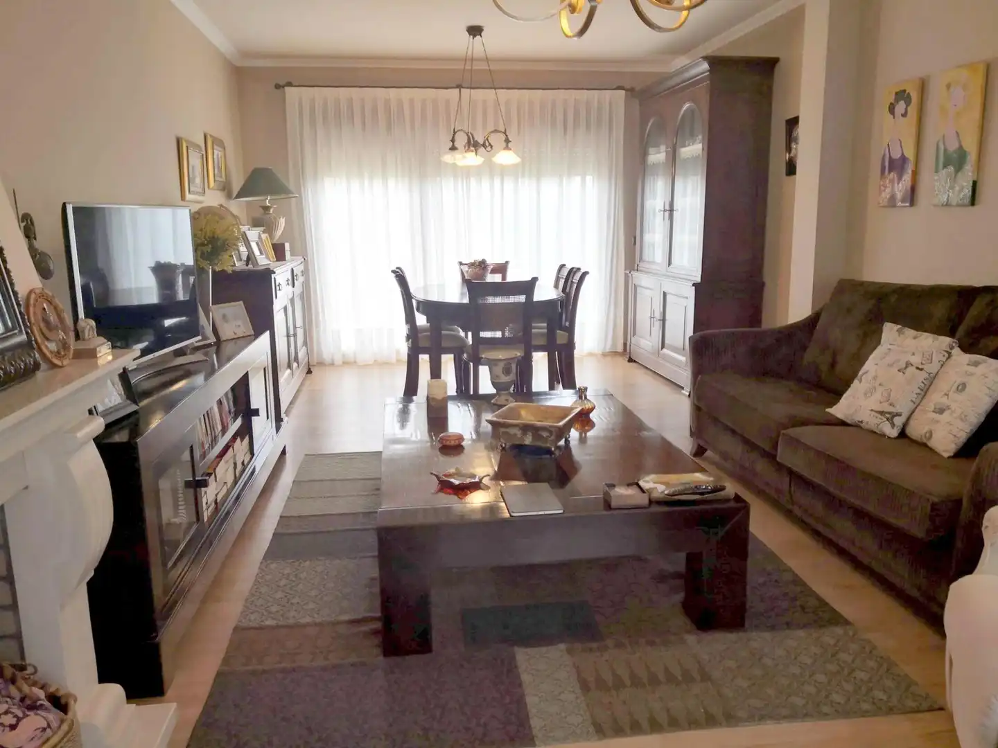Sala d'estar de Casa o xalet en venda en Carballo amb Calefacció, Jardí privat i Terrassa