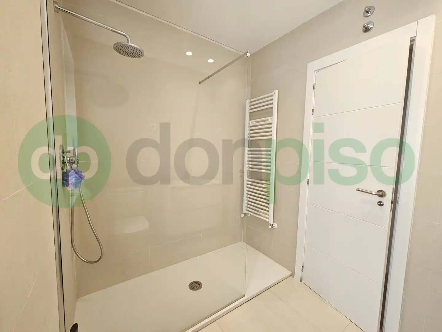 Bany de Casa o xalet en venda en Robledo de Chavela amb Calefacció, Jardí privat i Terrassa