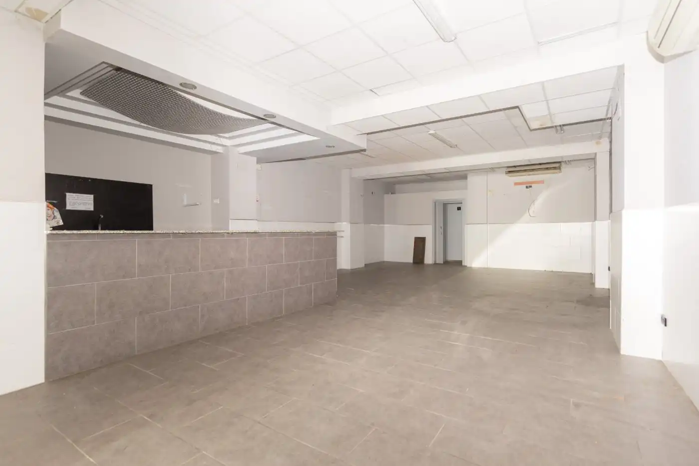 Local en venta en Torrent con Aire acondicionado y Terraza