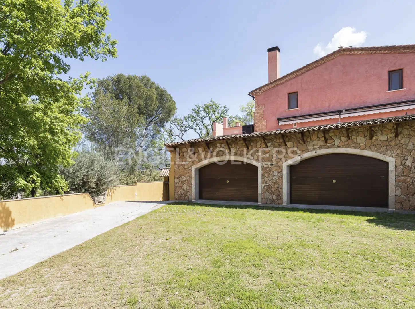 Exterior view of Buildings for sale in Gelida