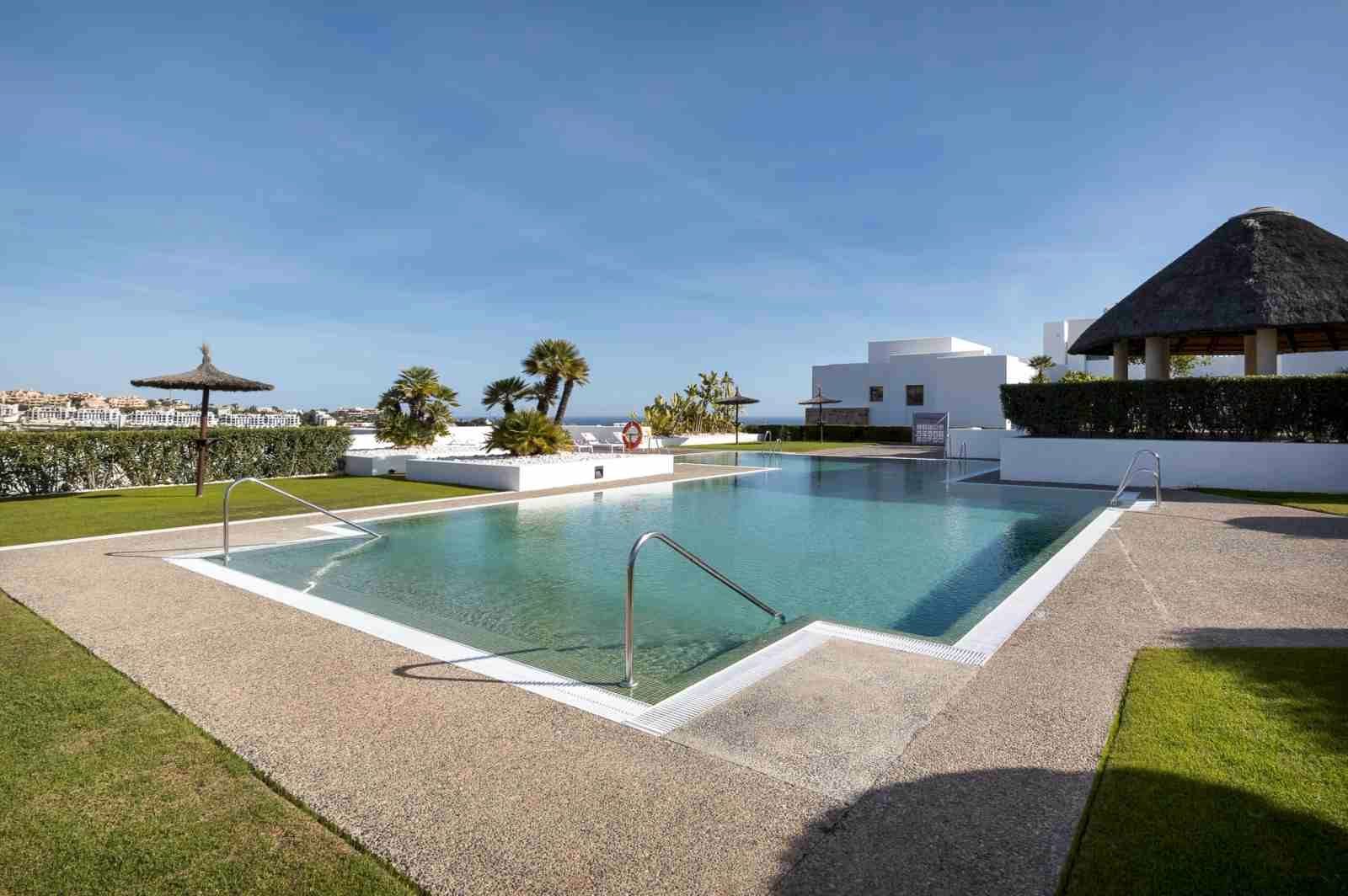 Piscina de Ático en venta en Benahavís con Aire acondicionado, Terraza y Trastero
