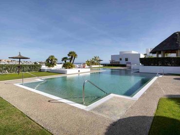 Àtic amb piscina en venda a Urbanización Los Flamingos 45