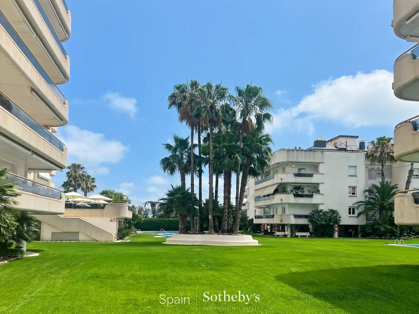 Vista exterior de Apartament en venda en Sitges amb Aire condicionat, Calefacció i Terrassa