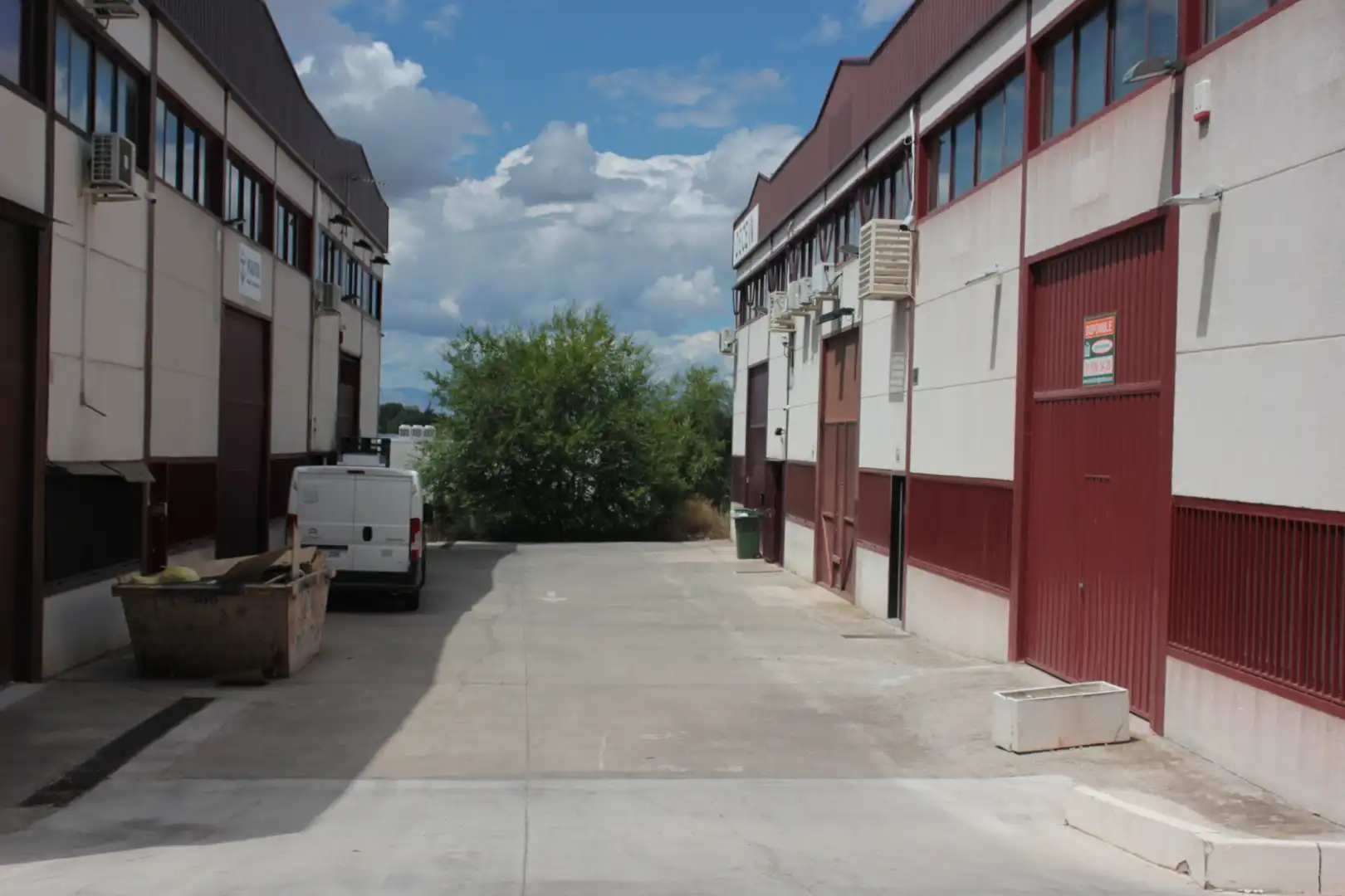 Vista exterior de Nave industrial en venta en Boadilla del Monte con Calefacción