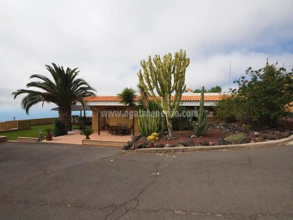 Country homes for sale in Casco Urbano