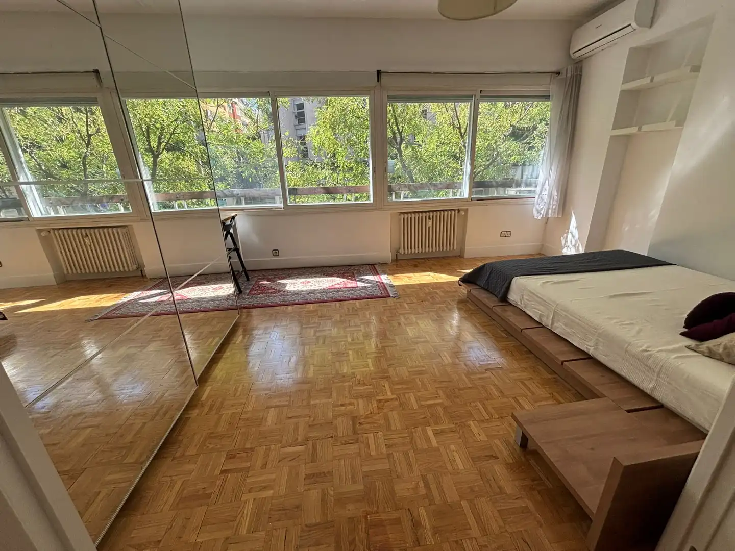 Schlafzimmer von Wohnung zur Miete in Madrid mit Klimaanlage, Heizung und Möbliert