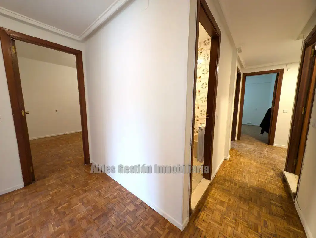 Habitación de Piso en venta en Oviedo  con Calefacción, Parquet y Terraza