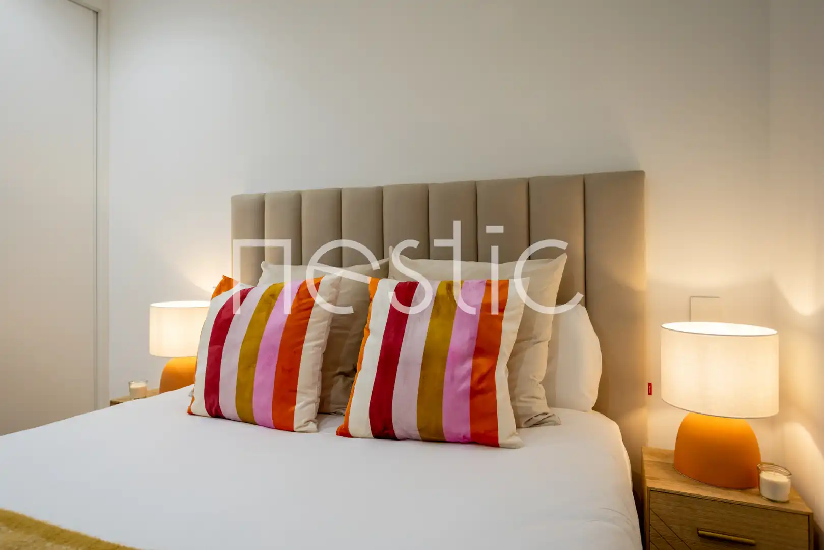 Dormitori de Apartament de lloguer en Madrid amb Aire condicionat, Calefacció i Moblat