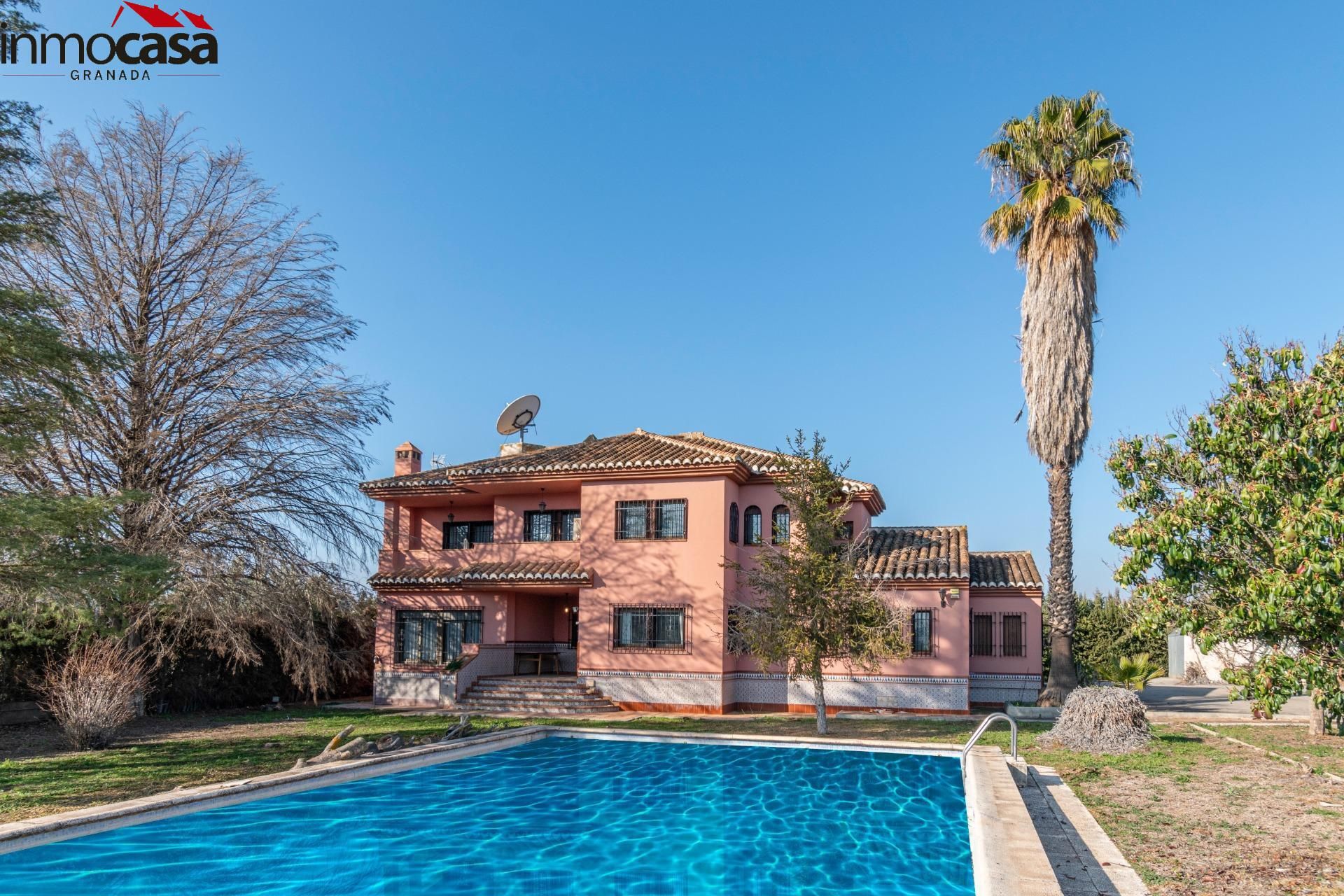 Vista exterior de Casa o xalet en venda en Atarfe amb Aire condicionat, Calefacció i Jardí privat